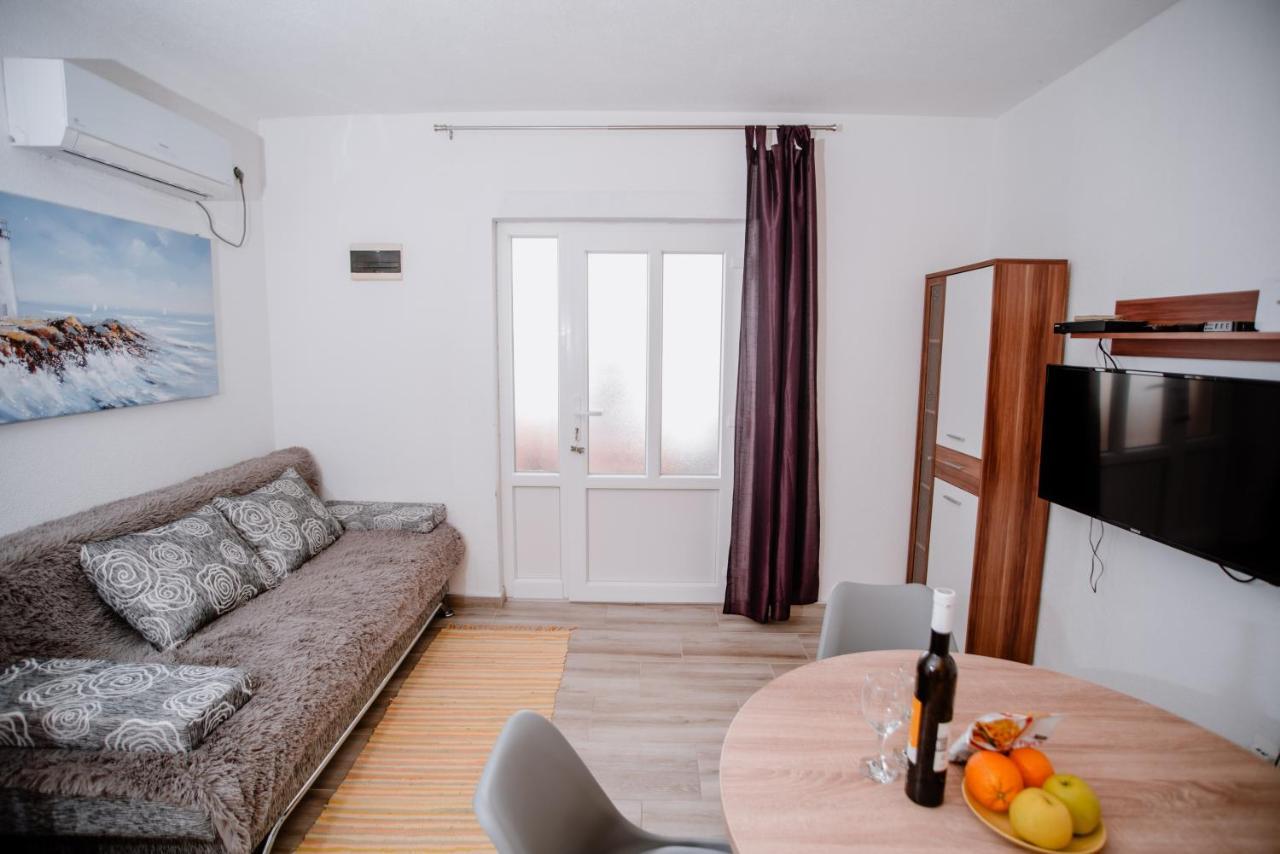 Apartmens Leona Leilighet Karlobag Eksteriør bilde