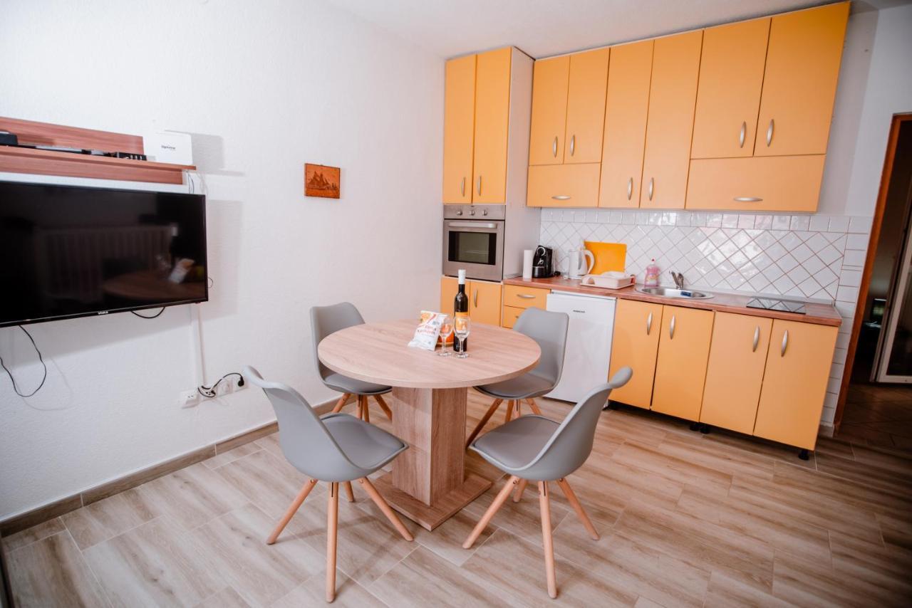 Apartmens Leona Leilighet Karlobag Eksteriør bilde