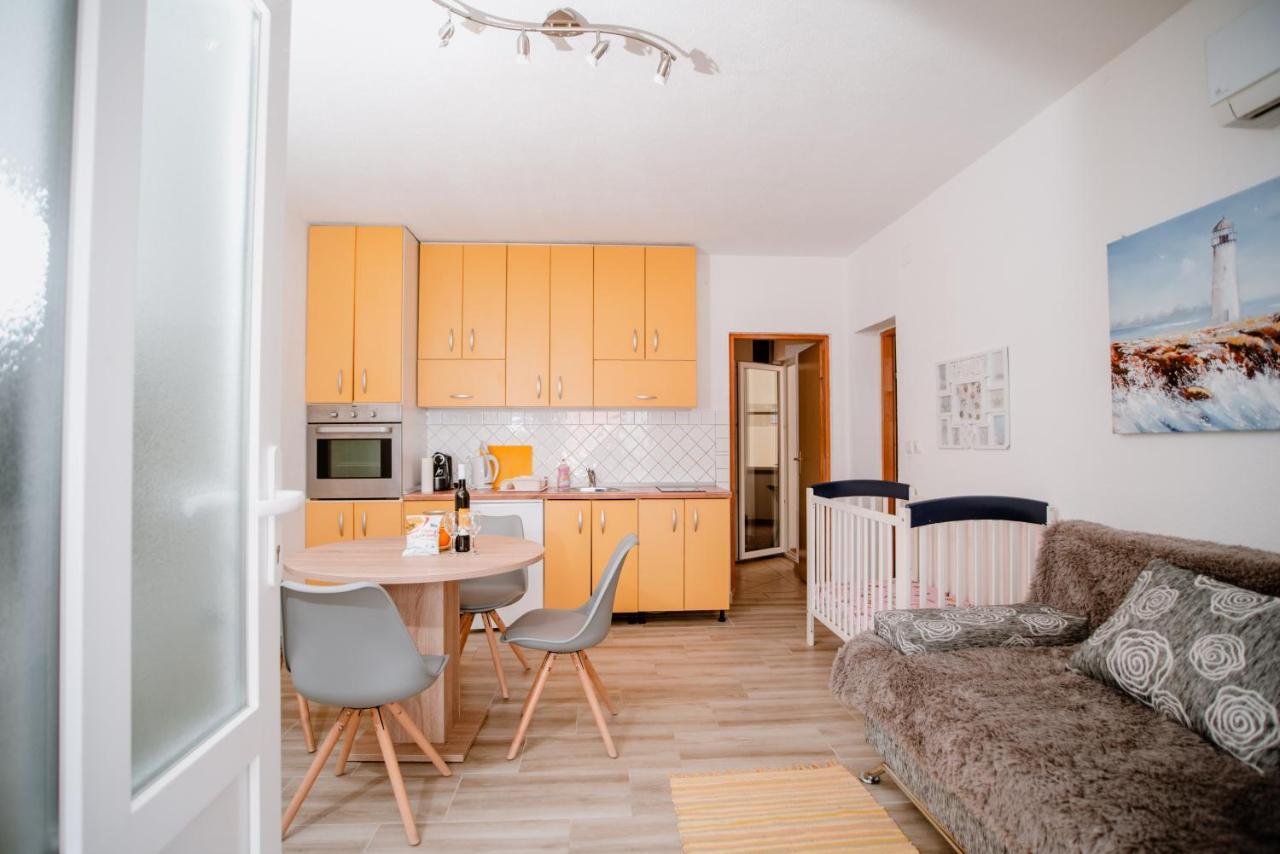 Apartmens Leona Leilighet Karlobag Eksteriør bilde